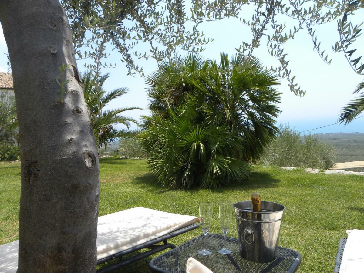 Monte SantʼAngelo Villa In Gargano - Villa Basso מראה חיצוני תמונה